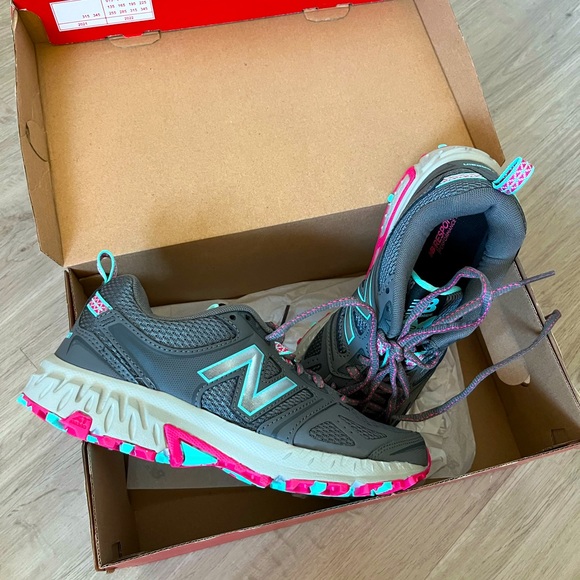NIB!! New Balance Trail Running Shoes - Picture 1 of 3